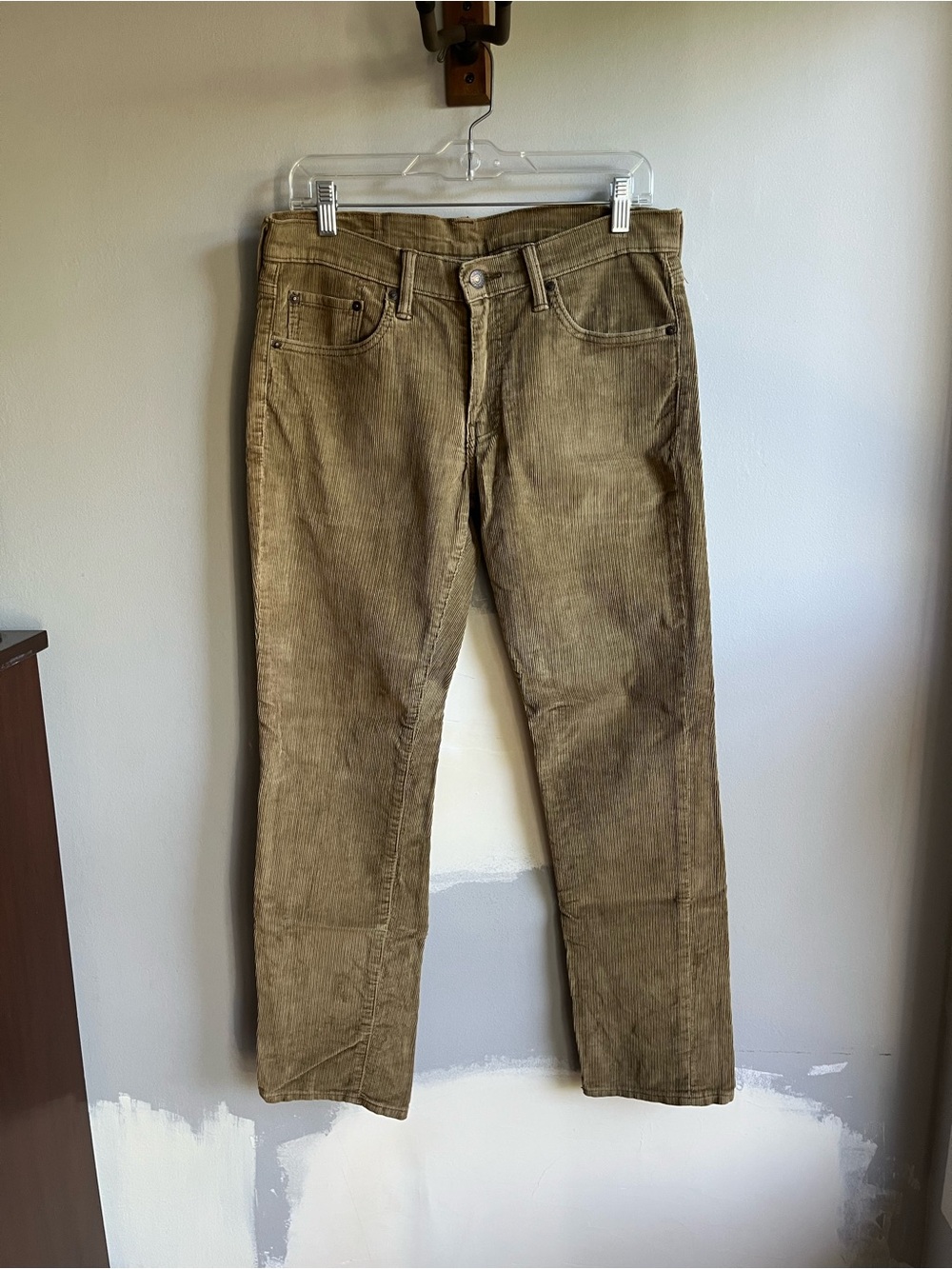 Levi's Men's Corduroy Pants in Olive Brown